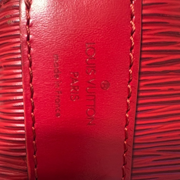 ‼️SOLD‼️Louis Vuitton Epi Leather Sac d'Epaule - Picture 9 of 16